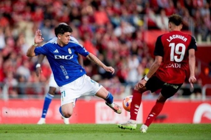 No jogo de ida o Mirandés (de vermelho) venceu por 1 a 0.Assim, joga pelo empate - (crédito: Foto: Divulgação Oviedo) No jogo de ida o Mirandés (de vermelho) venceu por 1 a 0.Assim, joga pelo empate - (crédito: Foto: Divulgação Oviedo)