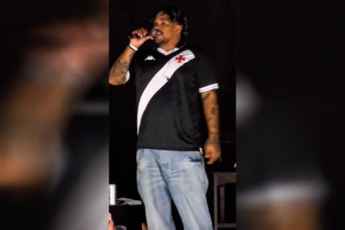 Rapper Luccas Carlos com o novo uniforme do Vasco -  (crédito: Foto: Reprodução)