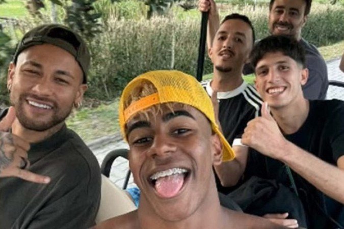 O jogador está aproveitando as férias no Brasil e passou também um dia com Neymar - (crédito: Reprodução) O jogador está aproveitando as férias no Brasil e passou também um dia com Neymar - (crédito: Reprodução)