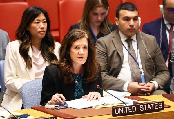 Dorothy Camille Shea, representante dos Estados Unidos, em fala no Conselho de Segurança da Organização das Nações Unidas (ONU), em 22 de junho de 2025 -  (crédito: Michael M. Santiago / GETTY IMAGES NORTH AMERICA / Getty Images via AFP)