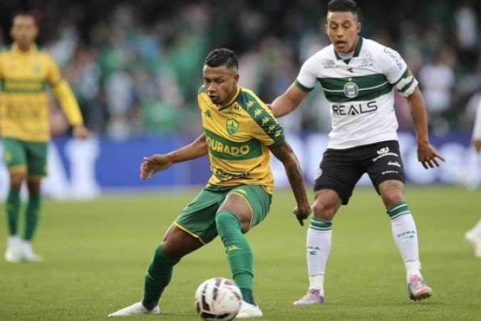 Coritiba e Cuiabá fazem bom jogo pela Série B. No fim, Coxa 1 a 0 -  (crédito: Foto: AssCom Dourado)