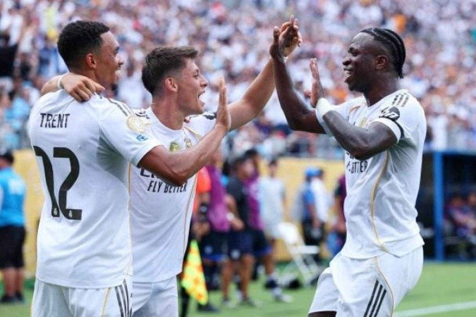 Jogadores do Real Madrid comemoram o gol marcado por Arda Güler - (crédito: Foto: Richard Pelham/Getty Images) Jogadores do Real Madrid comemoram o gol marcado por Arda Güler - (crédito: Foto: Richard Pelham/Getty Images)