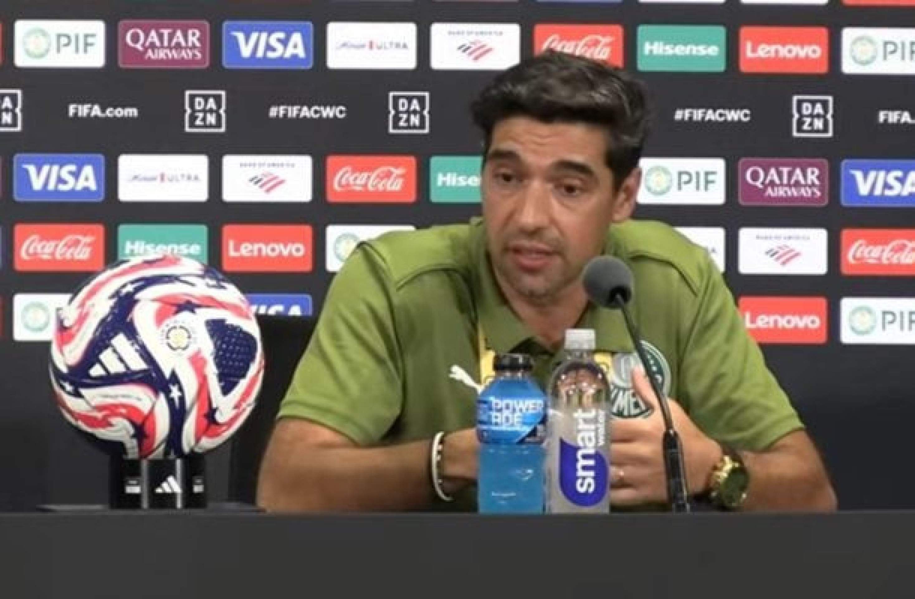 Abel destaca oportunidade de enfrentar Messi e descarta atenção exclusiva no craque