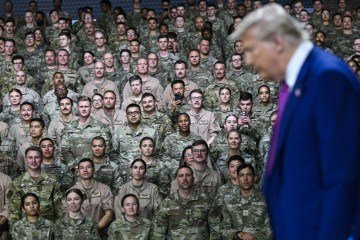 Donald Trump visita as tropas da base americana Al Udeid, em 15 de maio passado: instalação estratégica para o poderio aéreo dos EUA - (crédito: Brendan Smialowski/AFP) Donald Trump visita as tropas da base americana Al Udeid, em 15 de maio passado: instalação estratégica para o poderio aéreo dos EUA - (crédito: Brendan Smialowski/AFP)