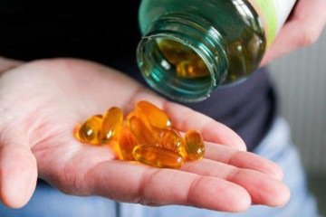 O contato com o Sol é a principal forma de sintetizar vitamina D no organismo, mas algumas pessoas precisam fazer suplementação por meio de cápsulas e comprimidos -  (crédito: Getty Images)
