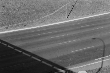 Cidade Selvagem – caminhos de desejo em Brasília | De Diego Bresani
Lançamento do fotolivro hoje, às 19h30, no Auditório 2 do Museu Nacional da República (Esplanada dos Ministérios). Conversa com Diego Bresani, Henrique Siqueira e Carlos Henrique

