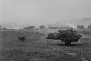 Cidade Selvagem – caminhos de desejo em Brasília | De Diego Bresani
Lançamento do fotolivro hoje, às 19h30, no Auditório 2 do Museu Nacional da República (Esplanada dos Ministérios). Conversa com Diego Bresani, Henrique Siqueira e Carlos Henrique

