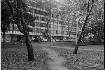 Cidade Selvagem – caminhos de desejo em Brasília | De Diego Bresani
Lançamento do fotolivro hoje, às 19h30, no Auditório 2 do Museu Nacional da República (Esplanada dos Ministérios). Conversa com Diego Bresani, Henrique Siqueira e Carlos Henrique
- (crédito: Diego Bresani) Cidade Selvagem – caminhos de desejo em Brasília | De Diego Bresani
Lançamento do fotolivro hoje, às 19h30, no Auditório 2 do Museu Nacional da República (Esplanada dos Ministérios). Conversa com Diego Bresani, Henrique Siqueira e Carlos Henrique
- (crédito: Diego Bresani)