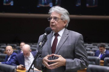 O deputado Pauderney Avelino diz temer que os beneficiários que judicializaram os desvios fiquem sem o dinheiro; governo quer ressarcir sem responder na Justiça -  (crédito: Bruno Spada/Câmara)