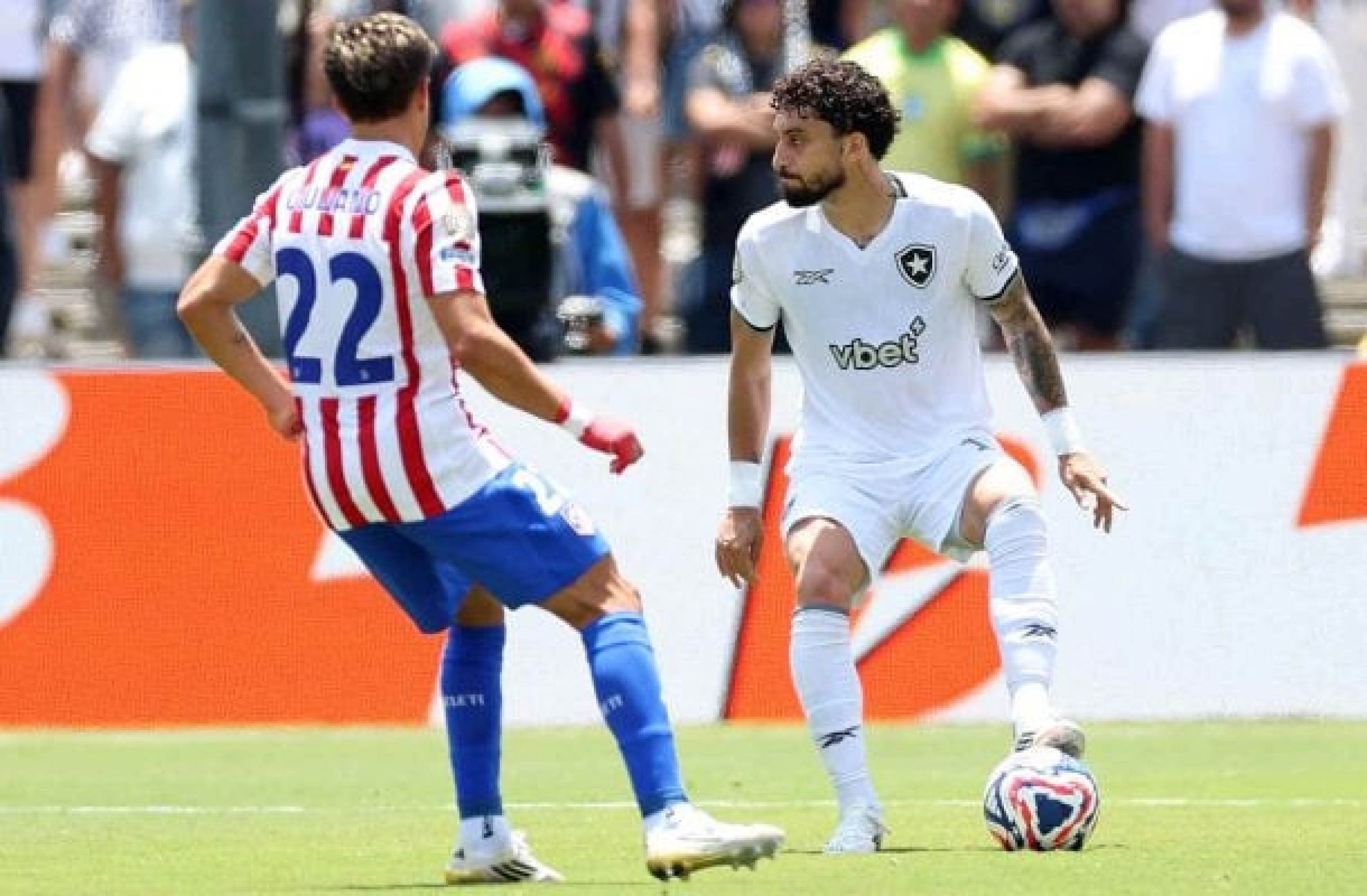 Alex Telles, após classificação do Botafogo: ‘Para quem ia conhecer Mickey, nada mal passar no grupo da morte’ Alex Telles, após classificação do Botafogo: ‘Para quem ia conhecer Mickey, nada mal passar no grupo da morte’