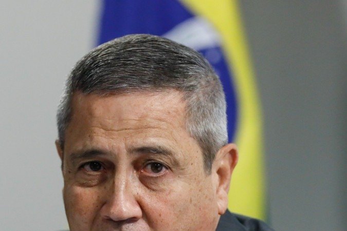 Braga Netto nega ter entregado dinheiro vivo em sacola para financiar o plano radical