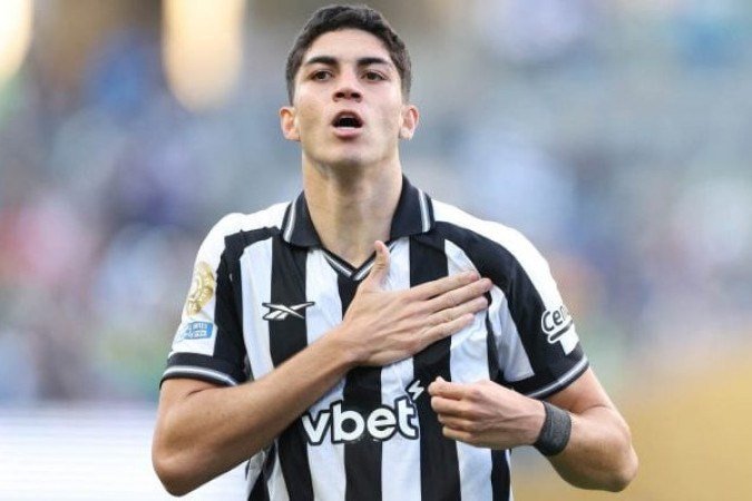 JAIR - Mais discreto que Barboza, conseguiu anular o grandalhão norueguês do Atlético sem muita dificuldade. Ganhou sempre as bolas aéreas. Em contrapartida, não conseguiu, porém, cortar a bola que resultou no 1 a 0 para o Atlético - NOTA: 6,5 - Foto: Vitor Silva/Botafogo   