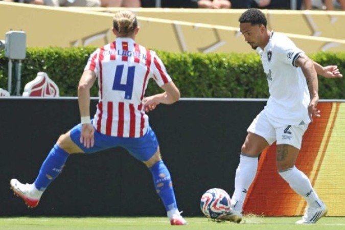 VITINHO - Manteve o alto nÃ­vel da partida contra o Paris Saint-Germain. LeÃ£o atrÃ¡s! NÃ£o subiu muito, mas fechou todos os espaÃ§os possÃ­veis do corredor. Gallagher nÃ£o conseguiu jogar por ali. Cansado, cedeu a vaga a Ponte, na etapa final - NOTA: 7,0 - Foto: Vitor Silva/Botafogo   