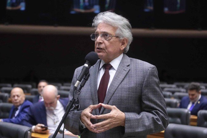 O deputado Pauderney Avelino diz temer que os beneficiários que judicializaram os desvios fiquem sem o dinheiro; governo quer ressarcir sem responder na Justiça - (crédito: Bruno Spada/Câmara) O deputado Pauderney Avelino diz temer que os beneficiários que judicializaram os desvios fiquem sem o dinheiro; governo quer ressarcir sem responder na Justiça - (crédito: Bruno Spada/Câmara)