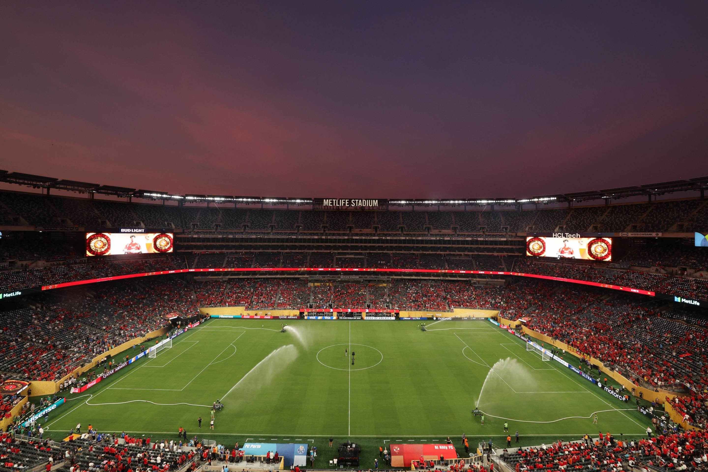 Emergência 911: a operação da Fifa para entregar bons gramados na Copa