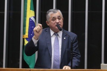 Para Guimarães (foto), principal beneficiado pelo alto patamar dos juros é o sistema financeiro -  (crédito: Bruno Spada/Câmara)