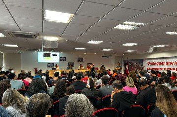 A categoria avalia as propostas apresentadas pelo GDF em reunião com a Comissão de Negociação do Sinpro   -  (crédito: Roberta Leite)