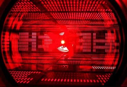 Afinal, o filme se destaca por prever com uma precisão impressionante os avanços que veríamos na inteligência artificial (IA), um dos assuntos do momento na atualidade. -  (crédito: Divulgação) -Afinal, o filme se destaca por prever com uma precisão impressionante os avanços que veríamos na inteligência artificial (IA), um dos assuntos do momento na atualidade. -  (crédito: Divulgação)