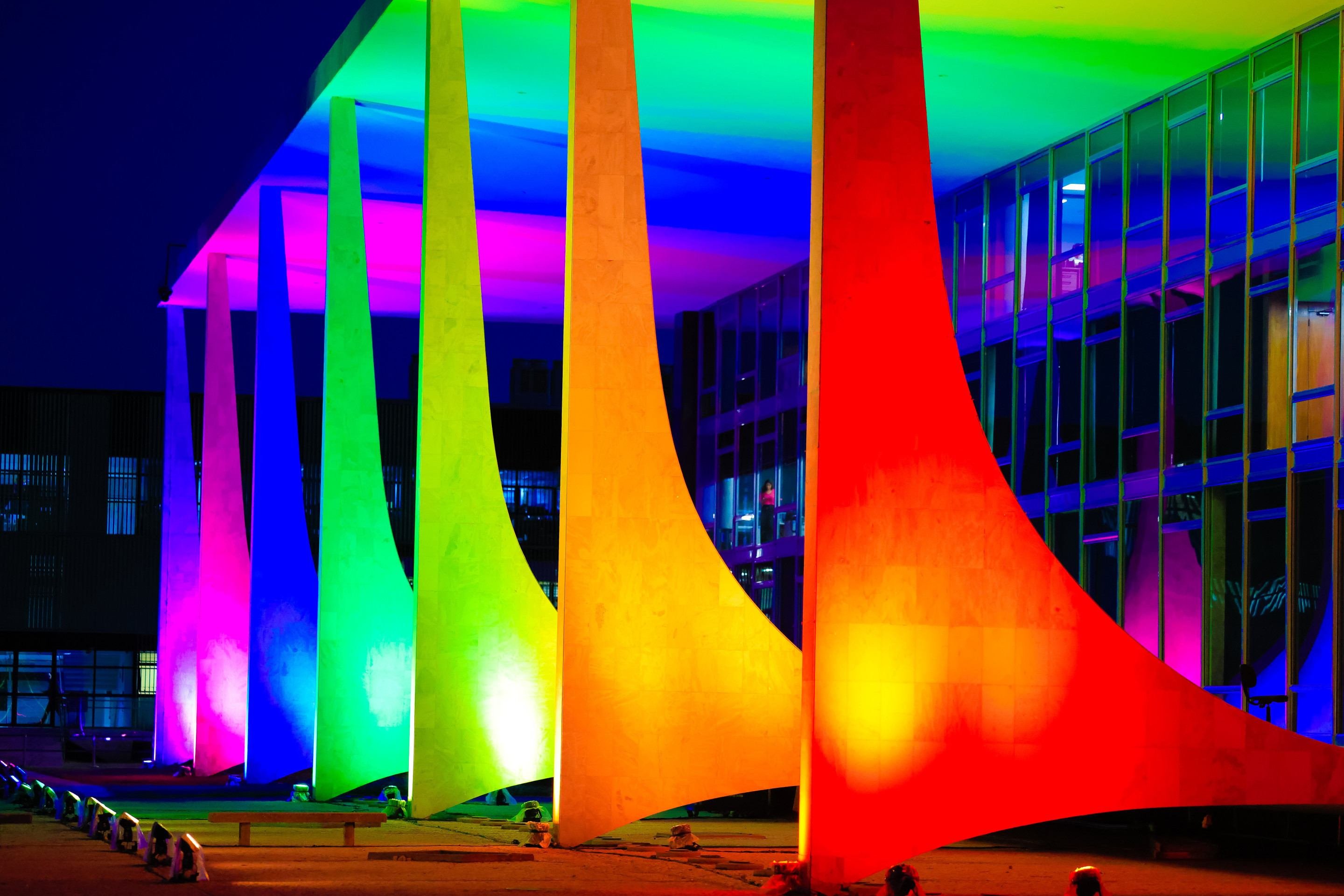 STF se ilumina em homenagem a mês do orgulho lgbtqiap+
