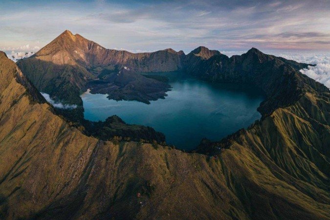 5 mortes em 5 anos: por que o monte Rinjani, onde brasileira caiu em área de vulcão, é tão perigoso? - (crédito: BBC Geral) 5 mortes em 5 anos: por que o monte Rinjani, onde brasileira caiu em área de vulcão, é tão perigoso? - (crédito: BBC Geral)