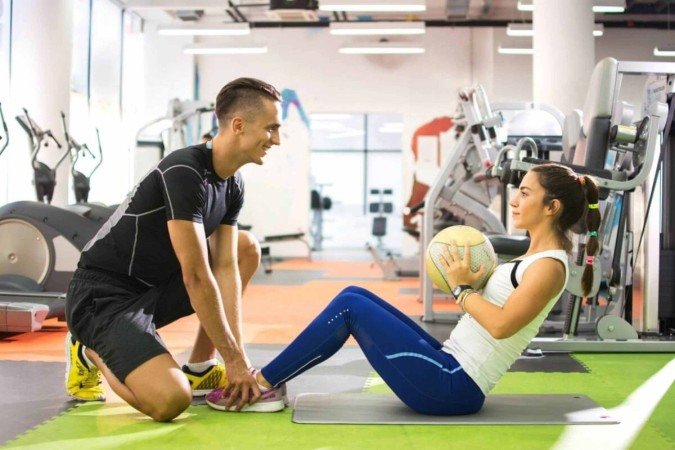 A prática de atividade física é uma importante aliada contra a gordura abdominal (Imagem: Bojan Milinkov | Shutterstock) - (crédito: EdiCase) A prática de atividade física é uma importante aliada contra a gordura abdominal (Imagem: Bojan Milinkov | Shutterstock) - (crédito: EdiCase)