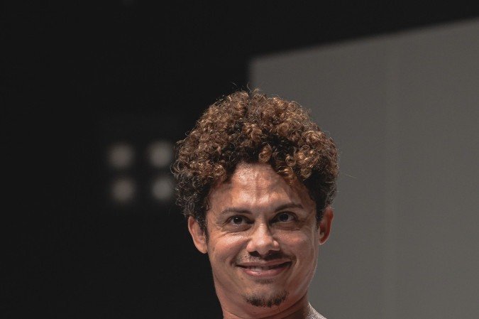 Pequeno monstro
Direção: Andreia Pires. Dramaturgia e atuação: Silvero Pereira. Hoje e amanhã, às 20h, e domingo, às 19h. Até 6 de julho, com sessão extra no sábado, dia 5 de julho, às 18h. Na Caixa Cultural Brasília (Setor Bancário Sul Q. 4). Ingressos: R$ 30 e R$ 15,00 (meia). Não recomendado para menores de 14 anos
