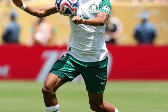 ESTÊVÃO – Mal no primeiro tempo. Nada conseguiu de efetivo sobre a marcação. Uns dois bons passes e nada mais. Umpuco melhor na etapa final. Seu momento patra lembrar é ter trocado a camisa do Messi.NOTA 4,5. Foto: Cesar Greco