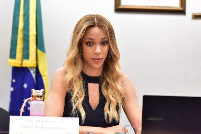 Oposição aciona MPF e Conselho de Ética contra Erika Hilton por nomeação de maquiadores