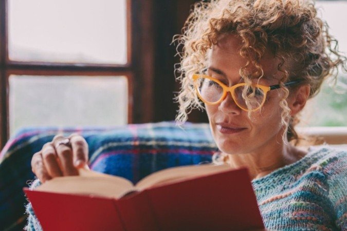 Os livros podem trazer reflexões profundas e mudar a forma como vemos a vida (Imagem: simona pilolla 2 | Shutterstock) - (crédito: EdiCase) Os livros podem trazer reflexões profundas e mudar a forma como vemos a vida (Imagem: simona pilolla 2 | Shutterstock) - (crédito: EdiCase)