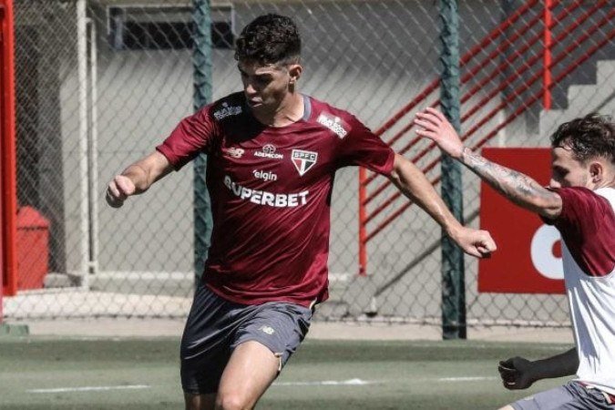 Oscar foi um dos sete jogadores que retornaram antes aos trabalhos no São Paulo  -  (crédito: Foto: Erico Leonan / São Paulo FC)