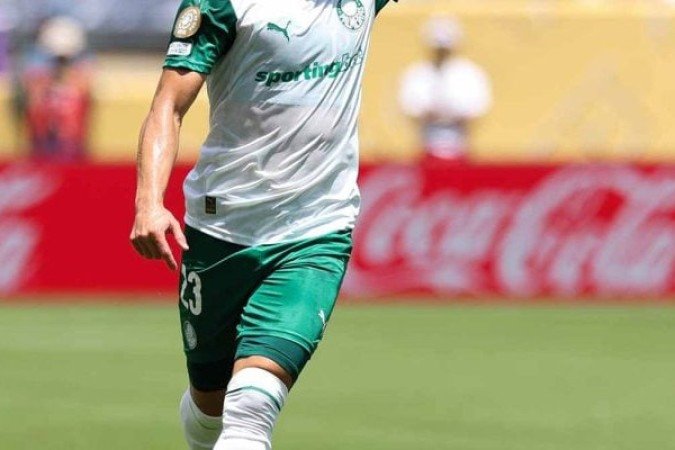 RAPHAEL VEIGA â?? Abaixo da crÃ­tica. Nenhuma ousadia na criaÃ§Ã£o e pouco efetivo ajudando na marcaÃ§Ã£o. Seus dois Ãºnicos momentos foram um passe para Facundo Torres e um chute por cima (estava impedido). Corretamente substituÃ­do no intervalo. NOTA 4,0. Foto: Cesar Greco