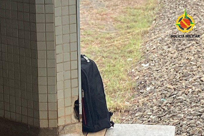 Mochila abandonada alerta Esquadrão Antibombas - (crédito: PMDF) Mochila abandonada alerta Esquadrão Antibombas - (crédito: PMDF)