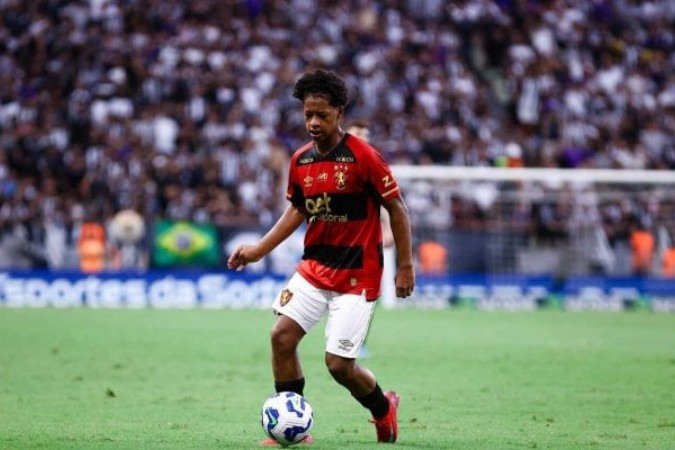 Barcelona tem conversas avançadas por Zé Lucas - (crédito: Foto: Paulo Paiva/ Sport Recife.) Barcelona tem conversas avançadas por Zé Lucas - (crédito: Foto: Paulo Paiva/ Sport Recife.)