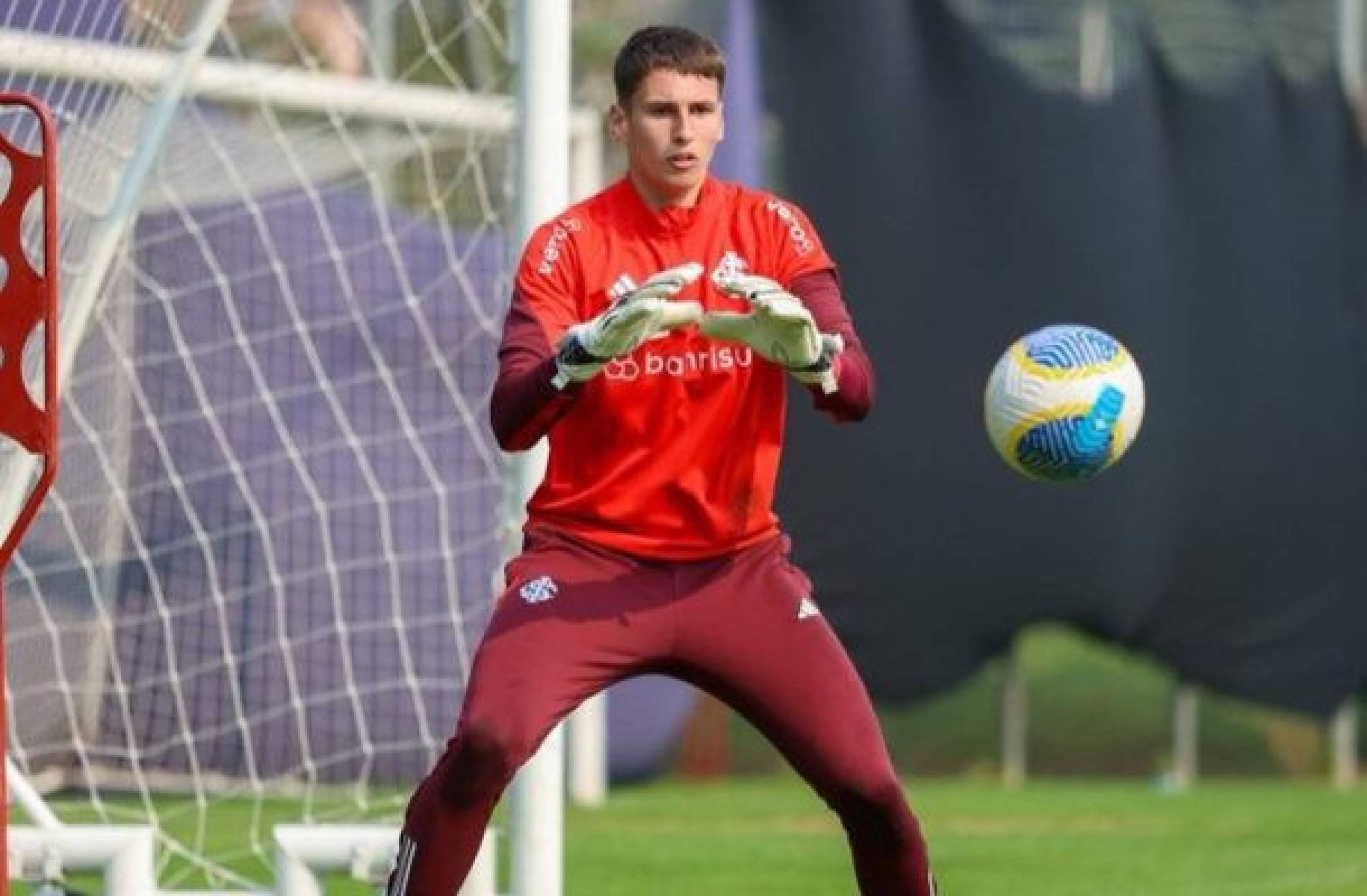 Internacional negocia empréstimo de goleiro promissor com clube italiano