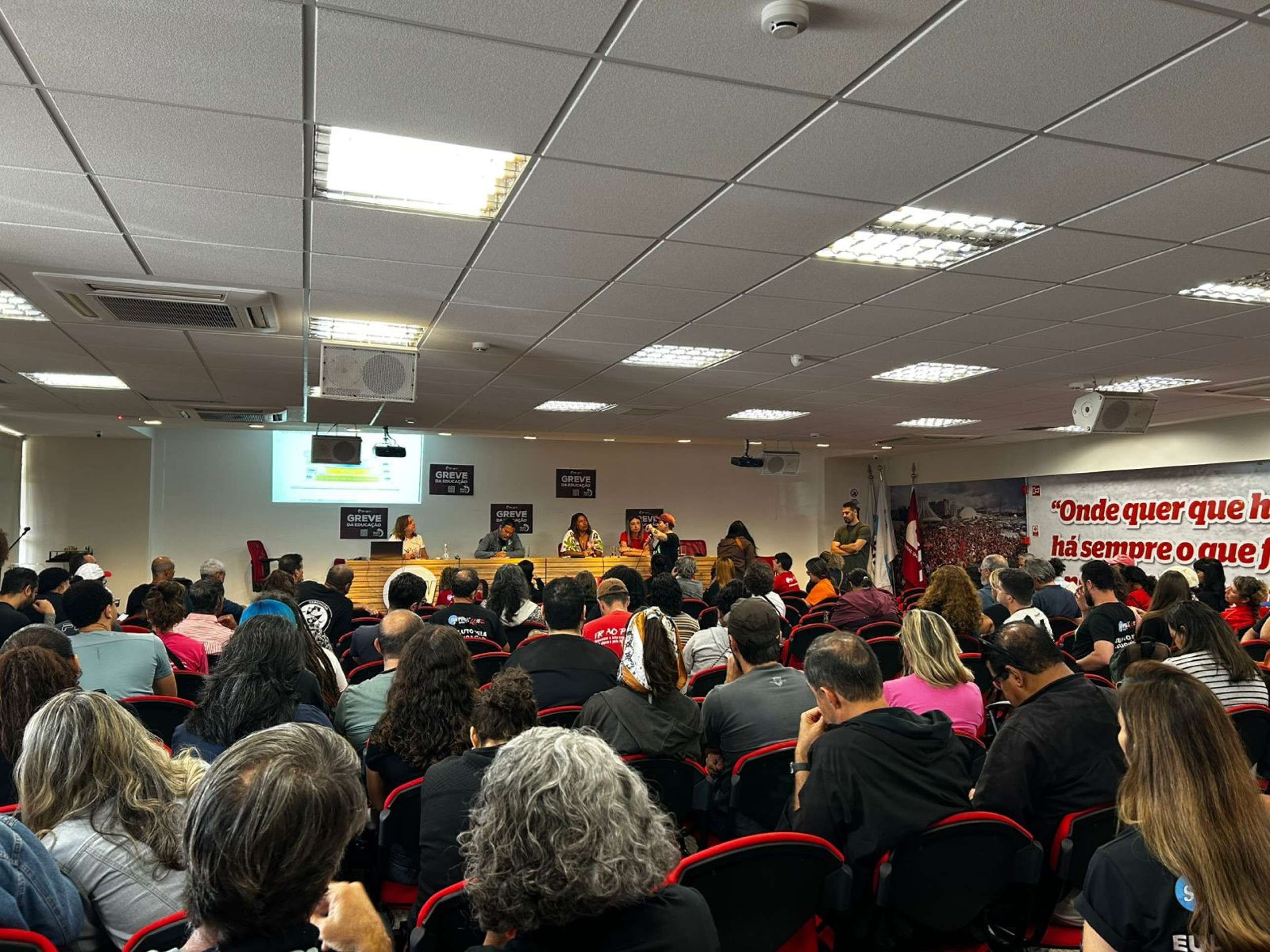 Greve dos professores: saiba quais são as propostas do GDF para a categoria