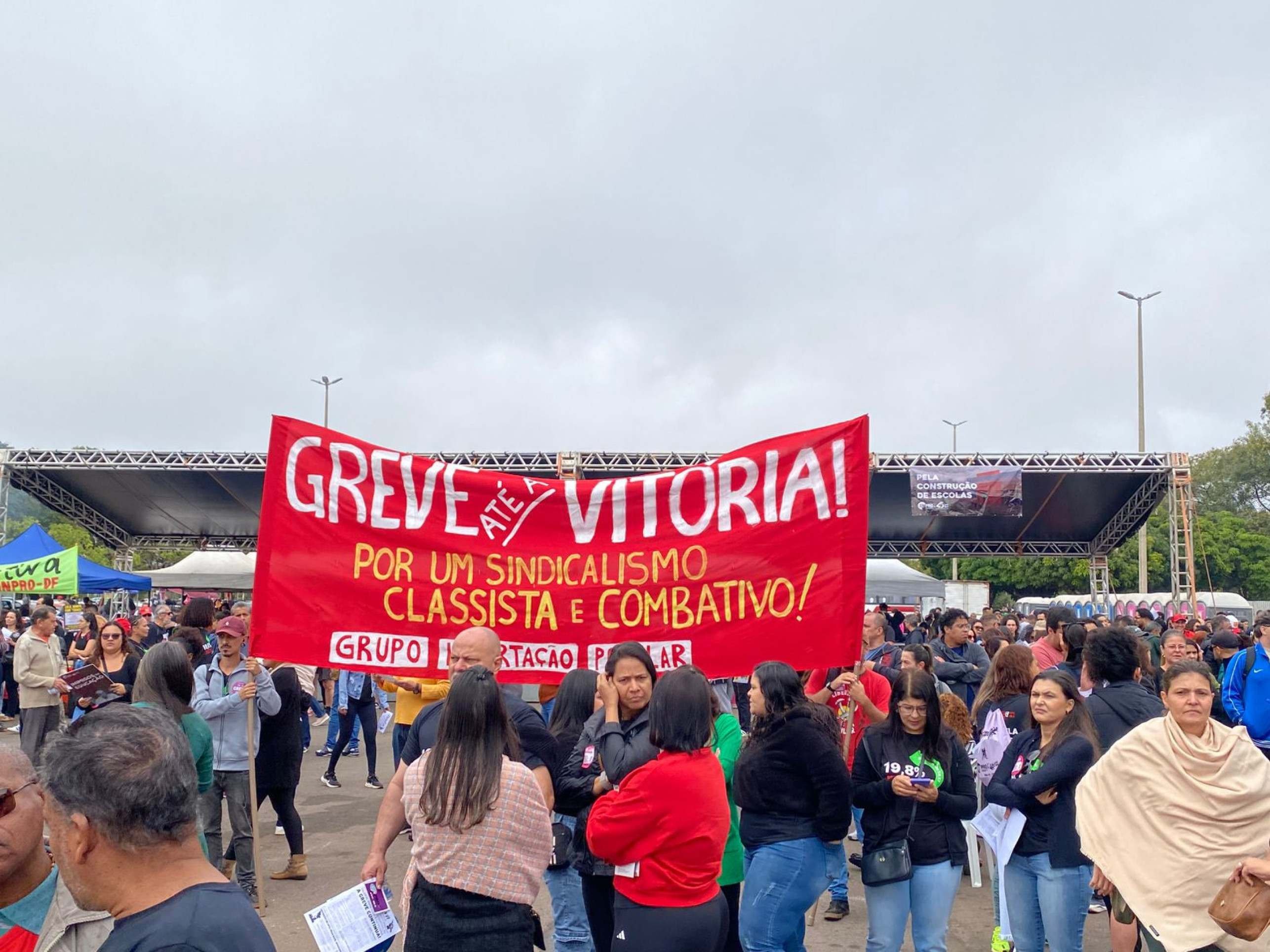 Professores da rede pública do DF encerram greve