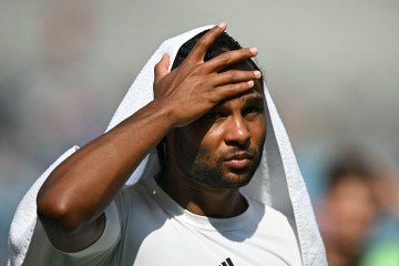 Atacante do Bayern de Munique, Serge Gnabry é um dos europeus que sofrem com o calor intenso nos EUA - (crédito: Paul Ellis/AFP) Atacante do Bayern de Munique, Serge Gnabry é um dos europeus que sofrem com o calor intenso nos EUA - (crédito: Paul Ellis/AFP)