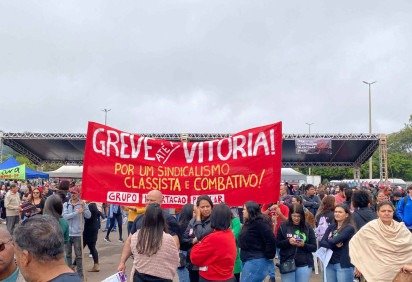 Decisão foi tomada hoje, em assembleia no estacionamento da Funarte -  (crédito: Bárbara Xavier/CB/DA Press)