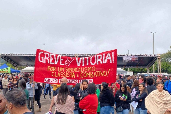A greve dos professores começou no mês de junho e já dura 22 dias - (crédito: Bárbara Xavier/CB/DA Press) A greve dos professores começou no mês de junho e já dura 22 dias - (crédito: Bárbara Xavier/CB/DA Press)