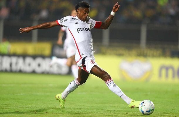 BRUNO HENRIQUE – Entrou na vaga de Arrascaeta aos 25 do segundo tempo e, diferentemente do jogo com o Chelsea, não foi tão intenso ofensivamente. Discreto. NOTA 5,5. Gilvan de Souza/Flamengo
