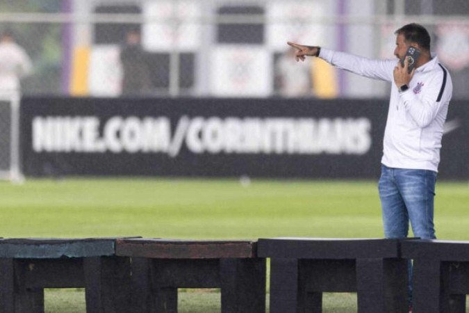 Augusto Melo admitiu que tem débitos em aberto com Memphis Depay  -  (crédito:  Foto: Rodrigo Coca/Agência Corinthians)