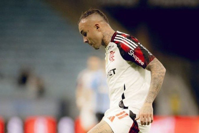 CEBOLINHA – No primeiro tempo, afobado e ineficaz na maioria das jogadas. Ainda precisa reencontrar o bom futebol que tinha em 2024, antes da lesão. No segundo tempo teve grande chance. Mas o goleiro Lloris fez ótima defesa, Saiu aos 13 da etapa final.  NOTA 5,0. Foto: Adriano Fontes/Flamengo