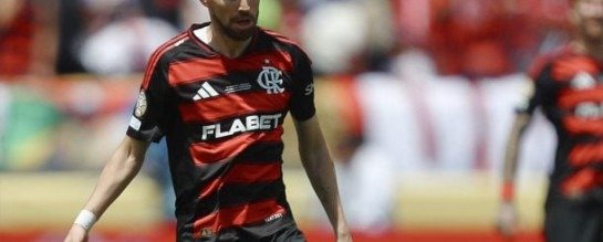 JORGINHO - Este foi o sexto reserva do Flamengo a entrar em campo. Isso foi possível pois um jogador do Los Angeles, Marlon, saiu por protocolo de concussão, o que daria ao Los Angeles seis mudanças e, consequentemente seis para o Fla. Jorginho entrou aos 35 da etapa final no lugar de Evertton Araújo e deu o passe para gol de Wallace Yan. Mesmo com poucos minutos, deu passes qualificados. NOTA 6,5. Foto: Gilvan de Souza/Flamengo