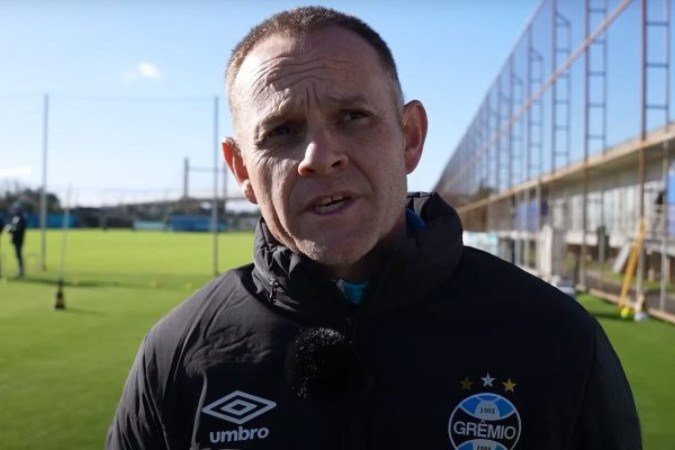 Preparador físico se aprofundou sobre o processo de recuperação física que implementará no elenco durante a intertemporada -  (crédito: Foto: Reprodução/youtube/Grêmio FBPA https://www.youtube.com/watch?v=CCevGlGP7_E)