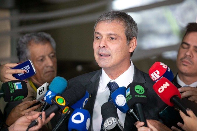 O líder defendeu a construção O líder defendeu a construção