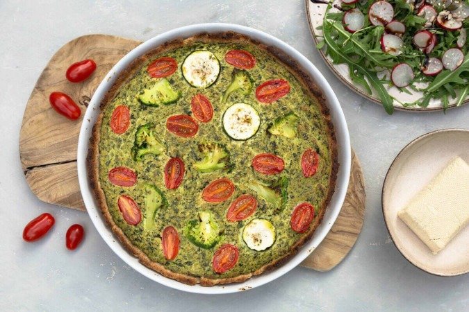 Quiche de tofu com brócolis (Imagem: MagdaZarebska | Shutterstock) - (crédito: EdiCase) Quiche de tofu com brócolis (Imagem: MagdaZarebska | Shutterstock) - (crédito: EdiCase)