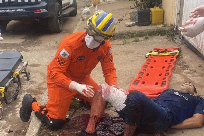 Perseguição policial em Ceilândia termina com batida de carro e suspeito baleado -  (crédito: Material cedido ao Correio)