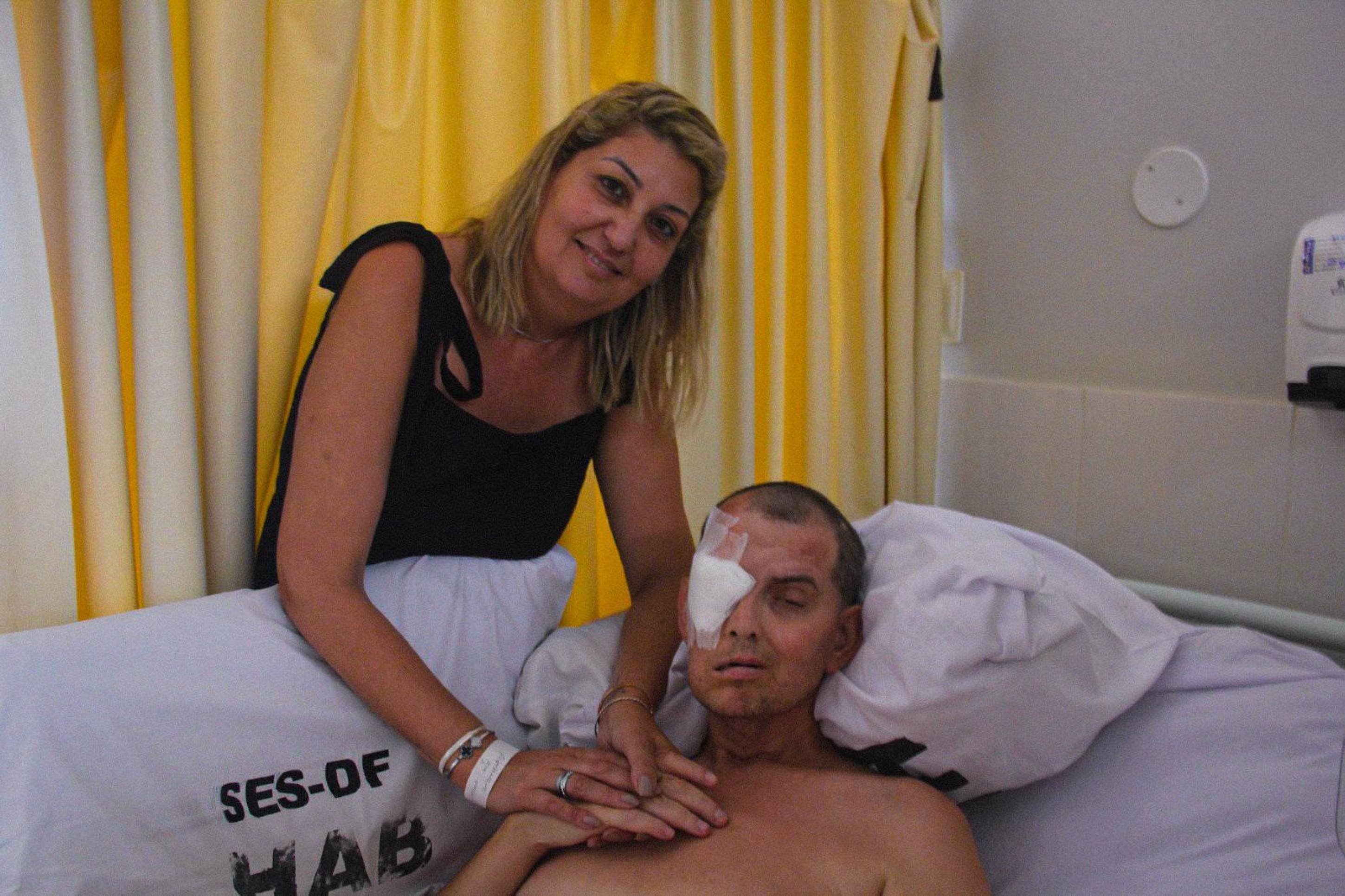 Fernando de Freitas e a esposa, Janaína de Freitas, na ala dos pacientes em cuidados paliativos Fernando de Freitas e a esposa, Janaína de Freitas, na ala dos pacientes em cuidados paliativos