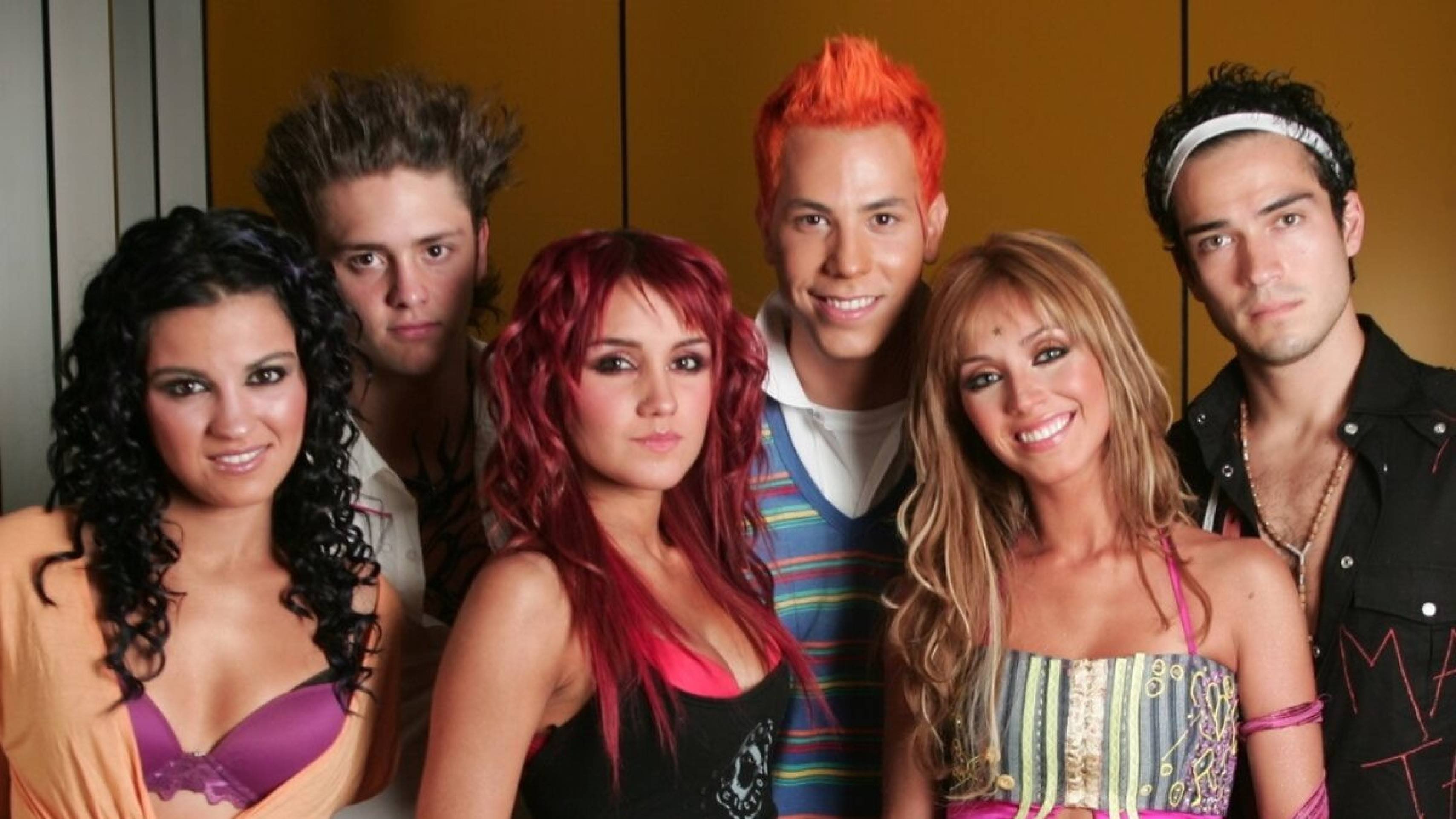 Ex-RBD surpreende fãs com foto sensual ousada
