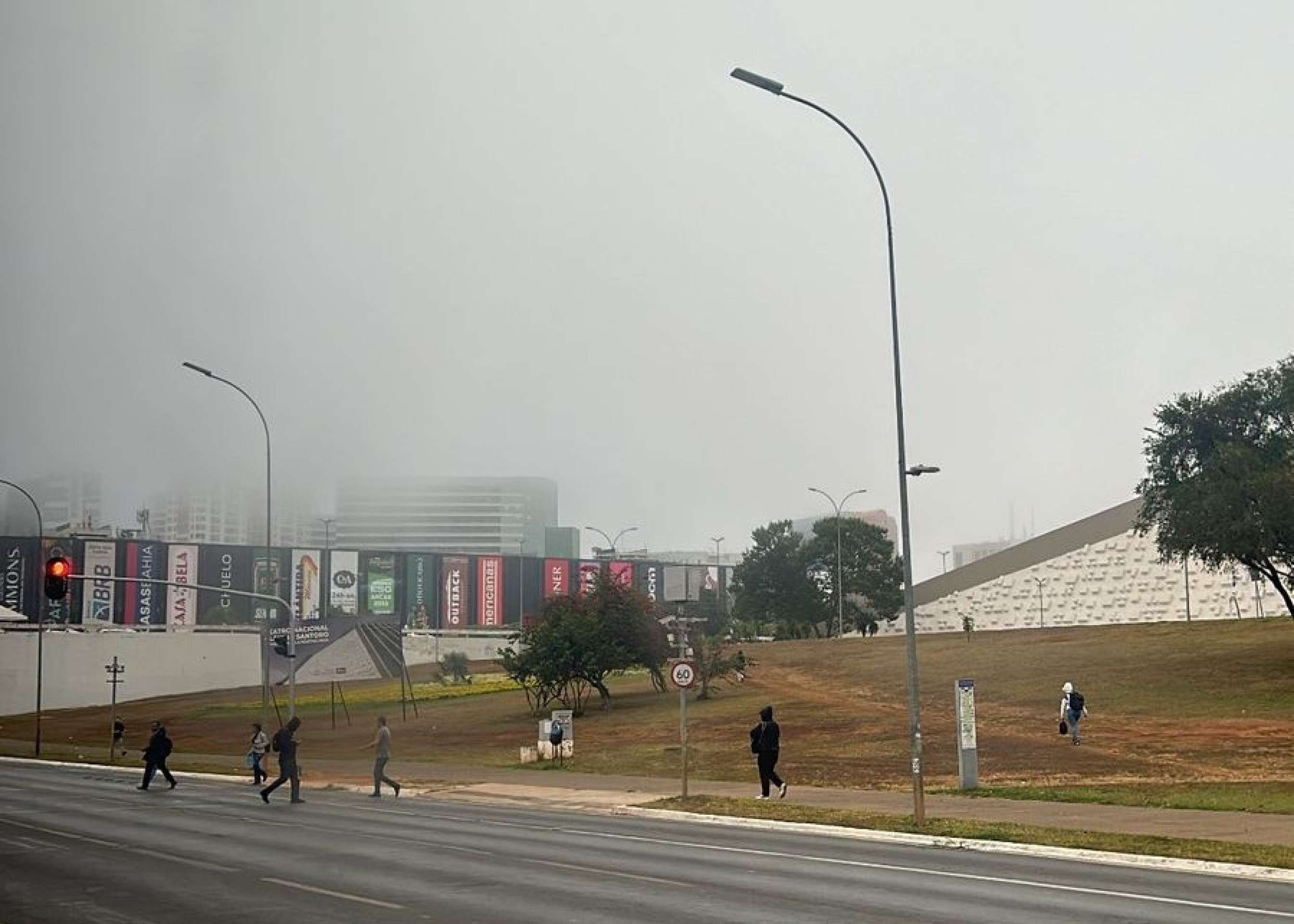 Neblina e tempo frio marcaram as primeiras horas da manhã no Distrito Federal 